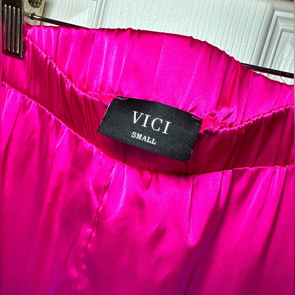 NWOT Vici Collection โSassy But Classyโ Wide Leg Satin Pants โ Fuchsia ๐โจ - Picture 9 of 9